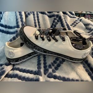Never been worn, Miley Cyrus x Converse Bandana OX Sneaker